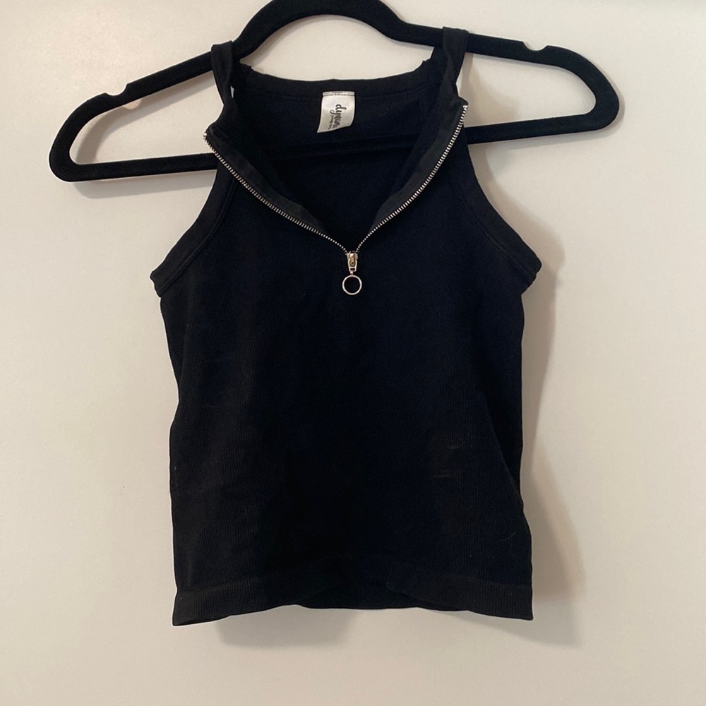 Black tank top/workout top with zipper. Worn maybe 2 times, doesn’t fit any more